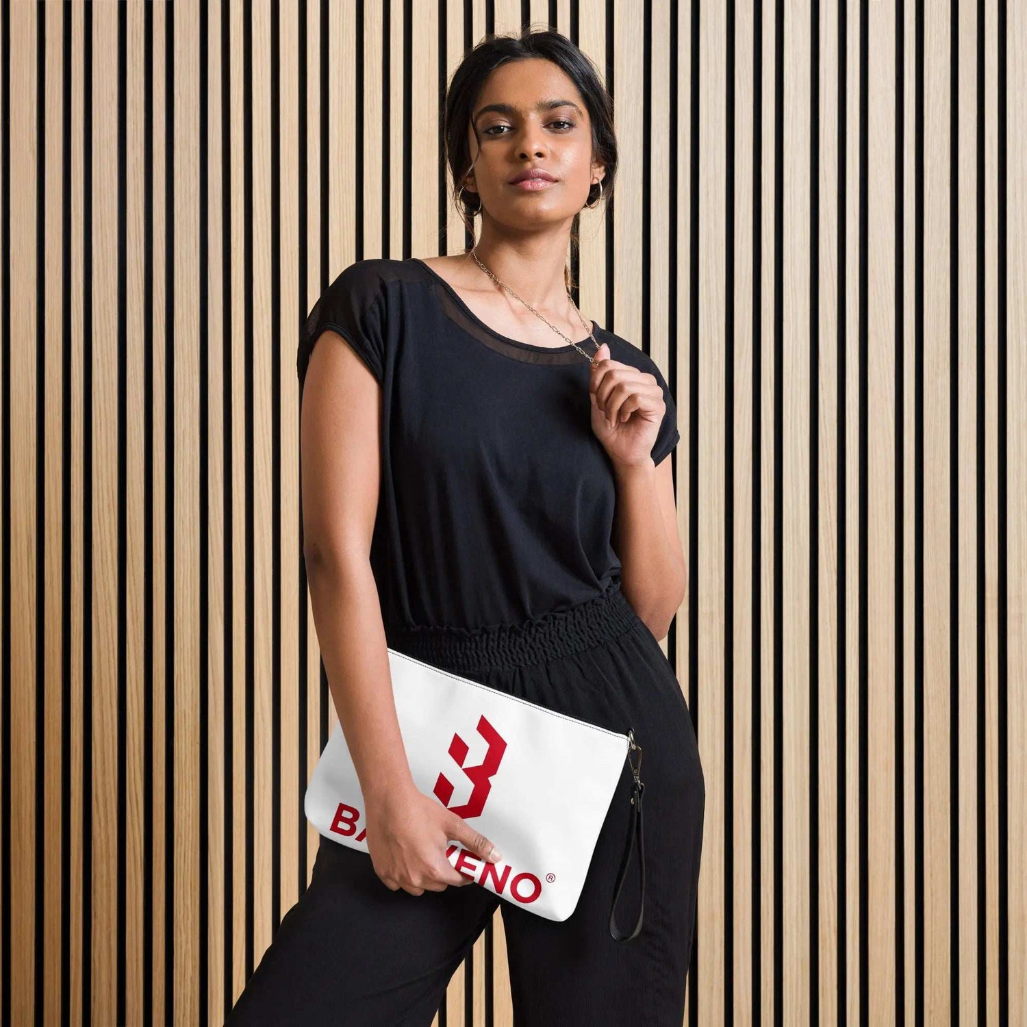 Crossbody BagCrossbody bagIntroducing our versatile Crossbody Bag – the perfect accessory to keep your style on point and your essentials organized while keeping your hands free.
Crafted from[Bal]