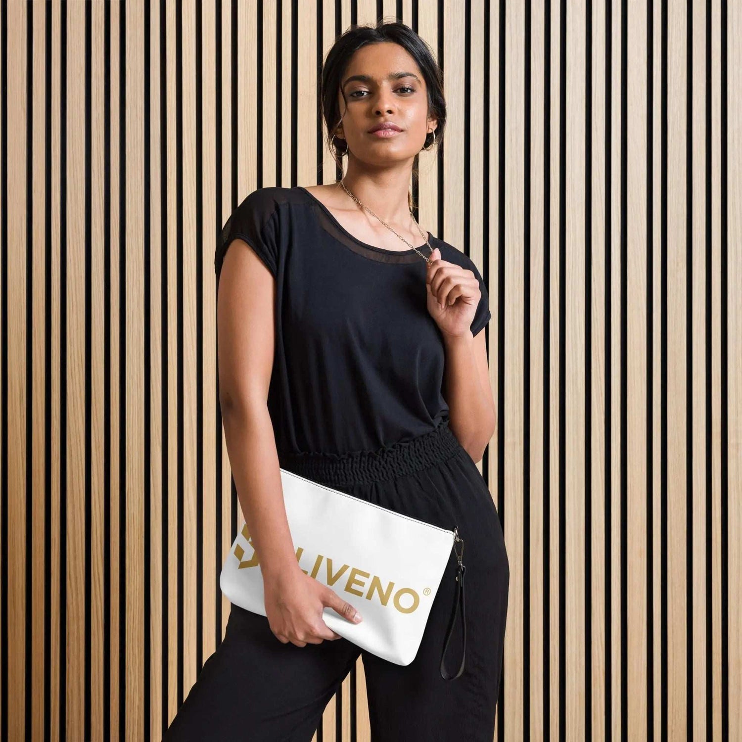 Crossbody BagCrossbody bagIntroducing our versatile Crossbody Bag – the perfect accessory to keep your style on point and your essentials organized while keeping your hands free.
Crafted from[Bal]
