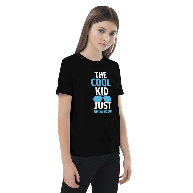 The Cool KidThe Cool Kid Just Showed Up T-shirtIntroducing "The Cool Kid Just Showed Up" T-shirt – the perfect blend of style, comfort, and sustainability for your little trendsetter! Crafted from 100% organic ri[Bal]