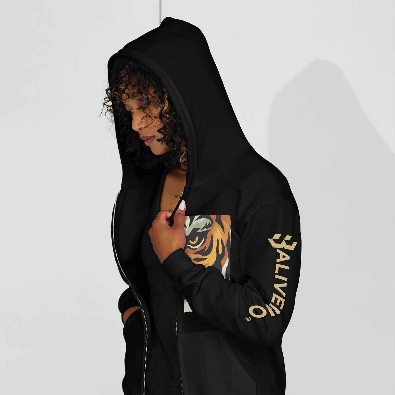 Baliveno Savage ZipBaliveno Savage Zip HoodieExperience the perfect blend of style and comfort with the Baliveno Savage Zip Hoodie – destined to become your new favorite staple.
Crafted with meticulous attentio[Bal]
